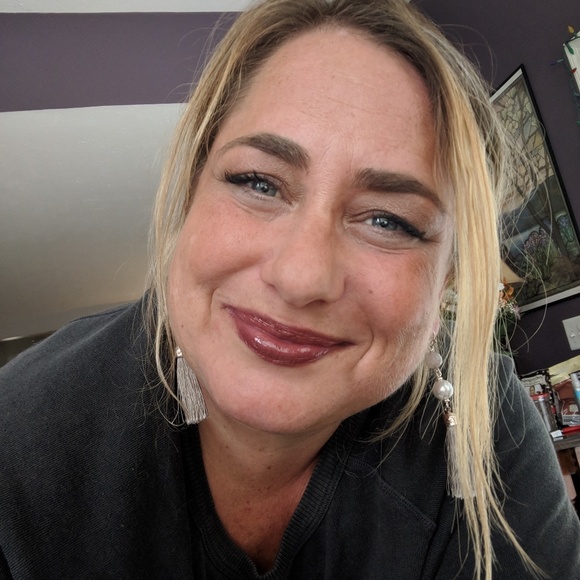 Alanna's Poshmark Closet  *Like this post! - Picture 8 of 8